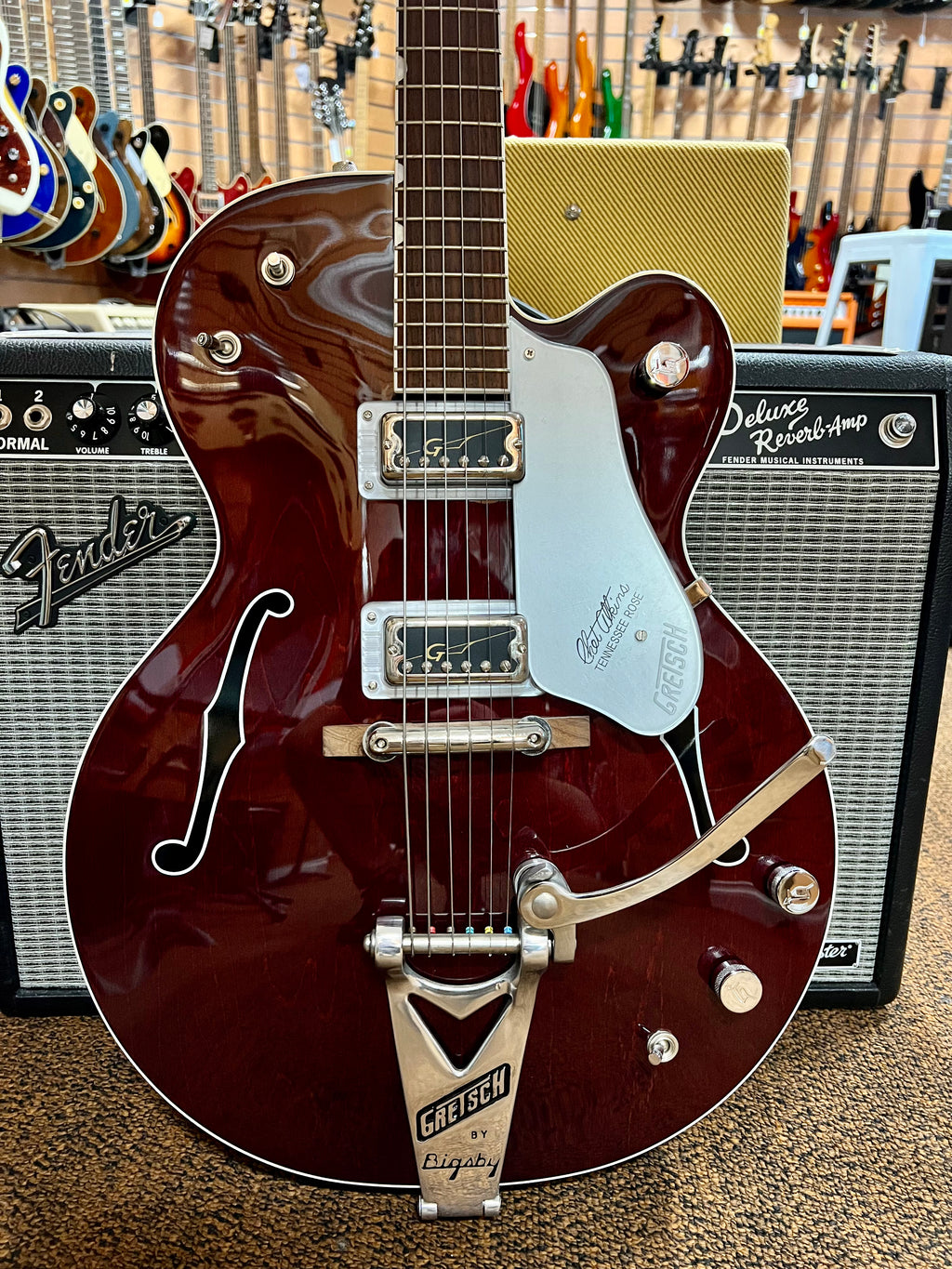 Gretsch G6119-1962HT Chet Atkins Tennessee Rose | Zenith Music Gretsch G6119-1962HT Chet Atkins Tennessee Rose | Zenith Music